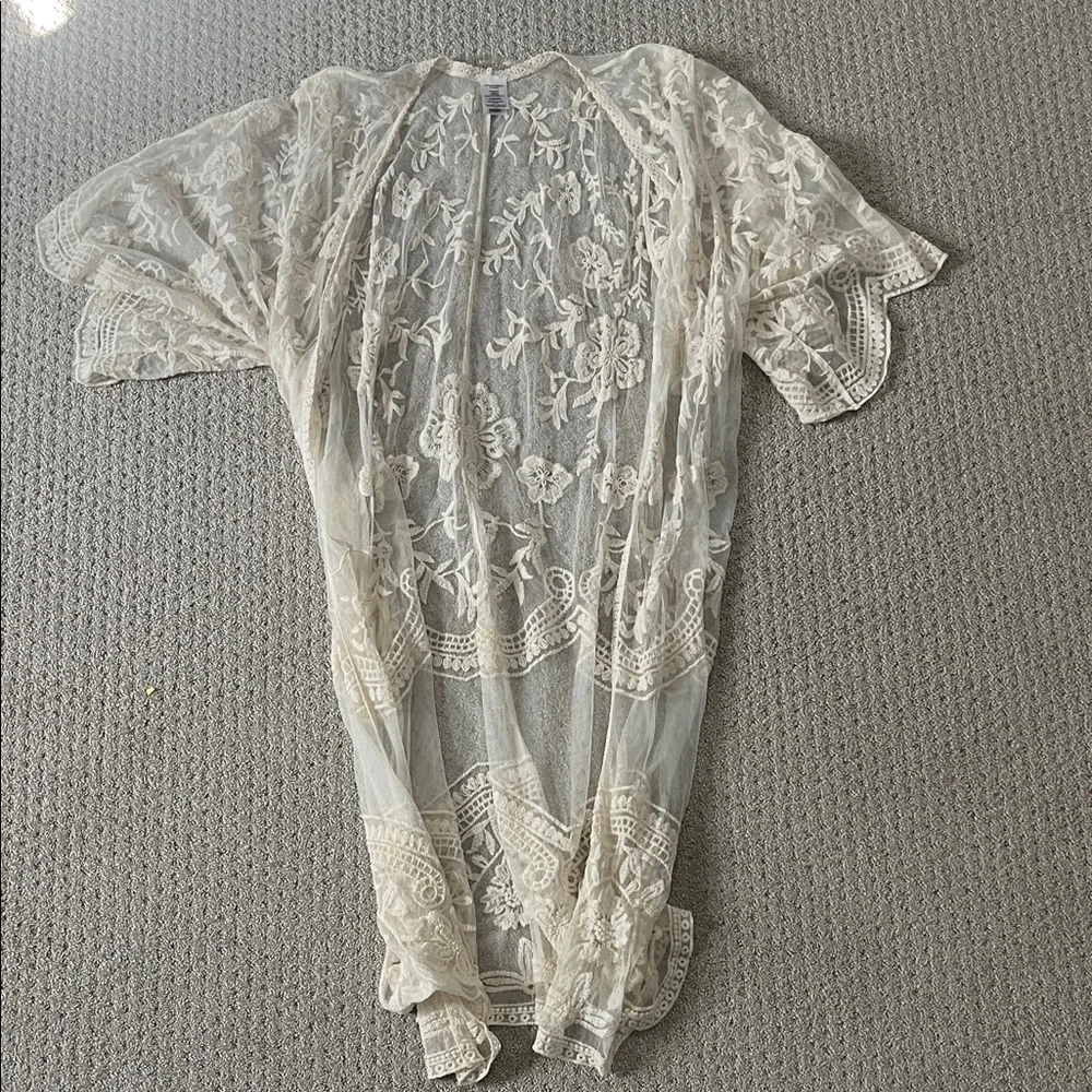 Elegant Sheer Lace Kimono - Picture 2 of 2